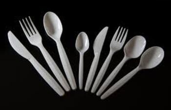 cubiertos-de-plasticos-74116000000-1820368.jpg