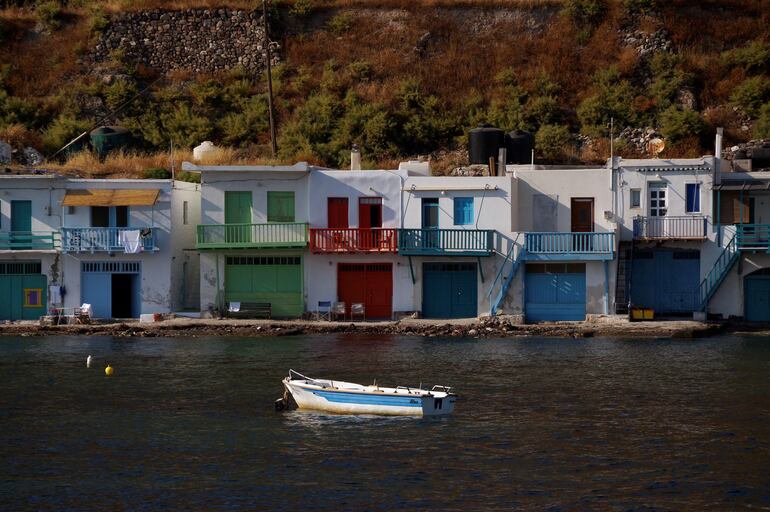 En la imagen, Klima, el pueblo de pescadores conocido por sus casitas de colores a ras del agua.