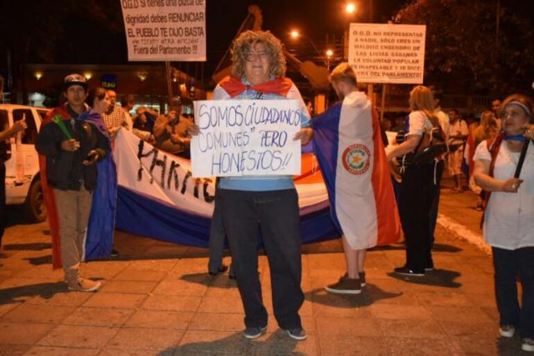 Juan Carlos Ruiz D&iacute;az, uno de los manifestantes. (Foto: Gladys Villalba, ABC Color).&nbsp;