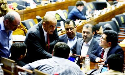 El Partido Colorado tiene mayoría suficiente para impedir la aprobación de la ley de trazabilidad del financiamiento político. En la foto, diputados  colorados.