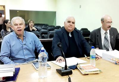 Walter Bower, exministro del Interior, acompañado de sus abogados Rodolfo Aseretto y Jorge Vasconsellos.