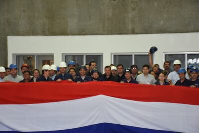 Técnicos paraguayos no pueden trabajar porque sus pares argentinos se lo impiden.