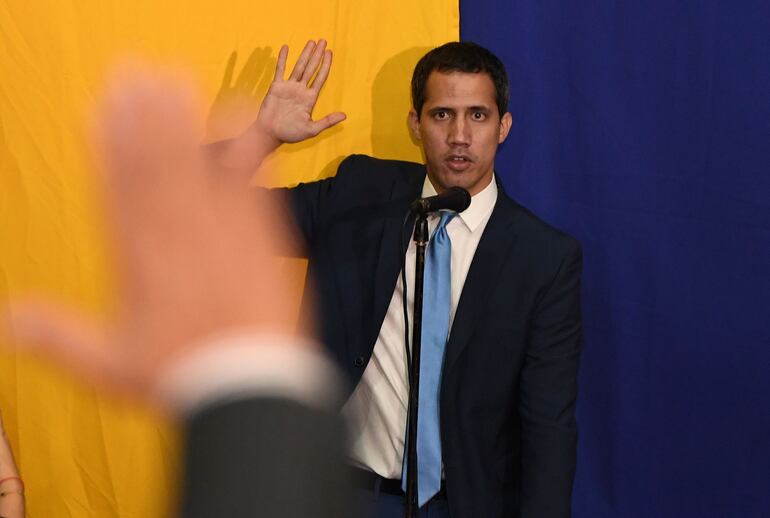 Juan Guaidó en la sesión paralela que se llavó a cabo en el diario El Nacional de Caracas, donde resultó reelecto titular de la Asamblea Nacional entre los opositores.