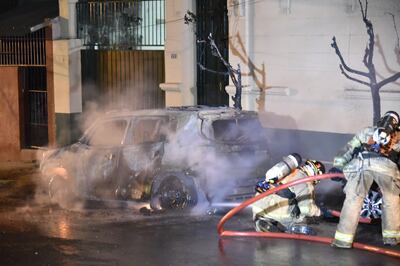 La camioneta que se incendió por completo esta madrugada.