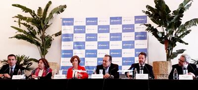José María Arrúa, Doris Penoni, Isabel María Oliver Sagreras, Gustavo Santos, Lisandro Menu Marque y Miguel Ángel Uriondo, ayer durante la presentación de Air Europa.