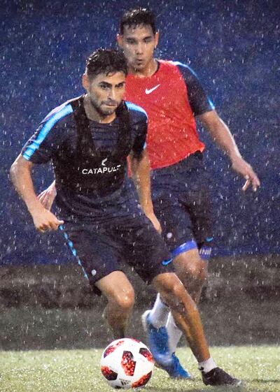 El Pachi Carrizo, en la práctica del miércoles, bajo lluvia.