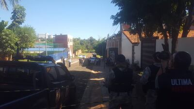 El albergue cuenta con fuerte custodia policial.