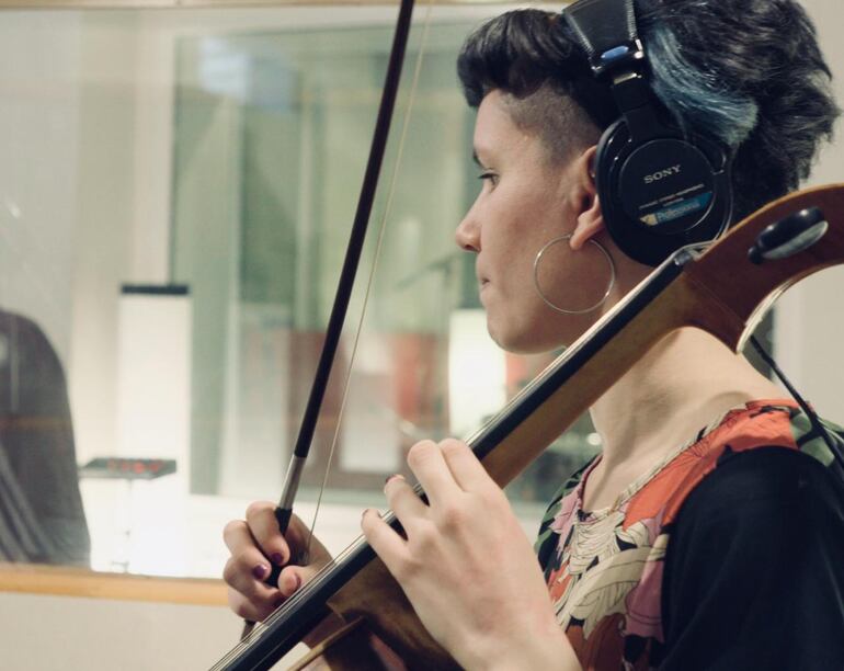 La cellista durante la grabación del disco.