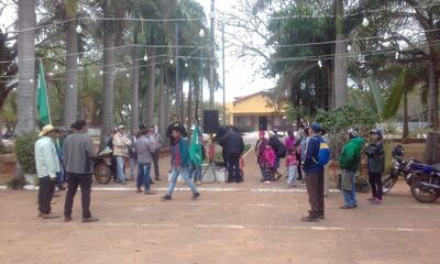 Momentos del debate desarrollado en la plaza José de Antequera y Castro de Horqueta.