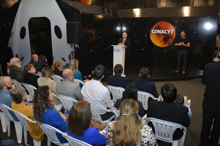 El titular de la Conacyt planea seguir apostando al público infantil y adolescente, para que estos se apropien de la ciencia.