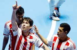 enmanuel-yiyi-ayala-agradece-a-dios-en-uno-de-sus-tres-goles-anotados-anoche-en-el-juego-con-guatemala-en-el-marco-del-mundial-de-futsal-fifa--214329000000-1503002.jpg