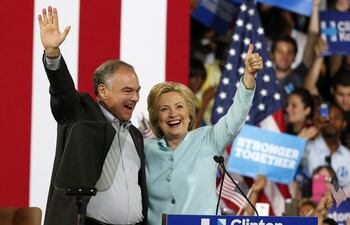 tim-kaine-hillary-clinton-00907000000-1482601.JPG