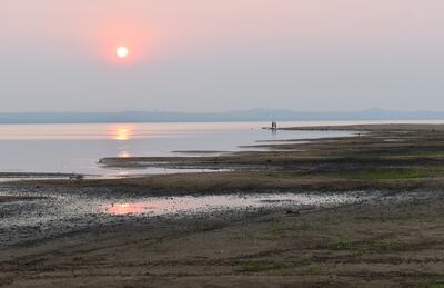 Quieren aprovechar para dragar el lago