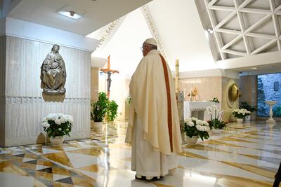 El papa Francisco durante una misa en la iglesia Santa Marta, ayer martes.