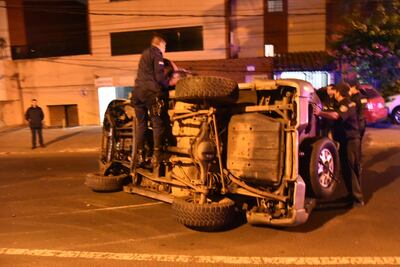 Vuelco de vehículo sobre la avenida Choferes del Chaco, en el cruce con 25 de Mayo, en Asunción.