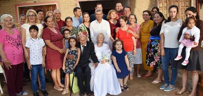 Don Marciano y doña Eutropia, durante la celebración, estuvieron rodeados de sus familiares.