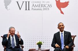historico-encuentro-entre-raul-castro-i-y-barack-obama-en-un-distendido-ambiente-en-contraste-con-las-posturas-radicales-de-los-partidarios-del-195626000000-1316929.jpg