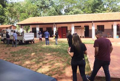 Funcionarios de la CGR  y representantes   de la Municipalidad llegan a una institución educativa para la verificación.