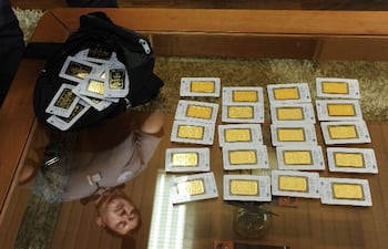 las-barritas-de-oro-que-tenia-el-argentino-en-su-rinonera-y-que-ingreso-sin-tributar-fue-detenido-en-el-aeropuerto--214719000000-527408.jpg