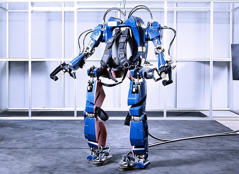 Dentro de unas décadas también existirían cuerpos metálicos, unos trajes con tecnología de movimiento, para que los seres humanos puedan levantar objetos de mucho peso prácticamente sin esfuerzo.