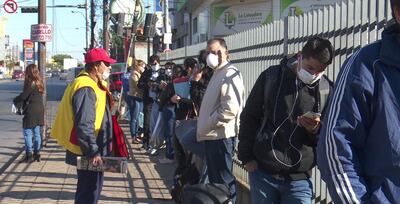 Larga fila frente a Registros Públicos