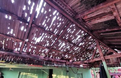 La fuerte granizada que acompañó el aguacero agujereó ayer el techo de una precaria vivienda de la ciudad de Presidente Franco, que fue la más afectada por el fenómeno meteorológico.