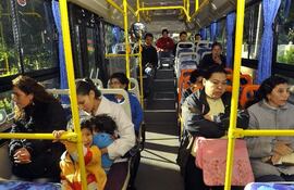 los-pasajeros-de-la-linea-56-se-sintieron-satisfechos-con-el-bus-moderno-que-ayer-salio-de-reducto-san-lorenzo--212957000000-571574.jpg