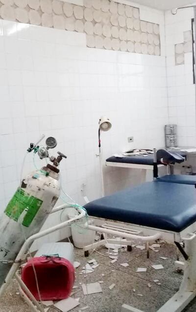 Varios  azulejos de la sala de partos se desprendieron de la pared.