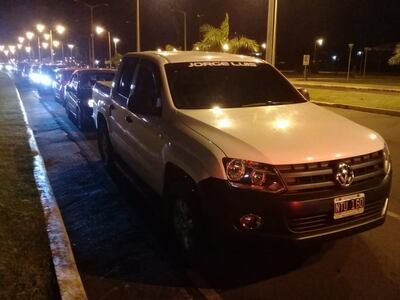 Vehículos en fila cerca del puente Encarnación-Posadas.