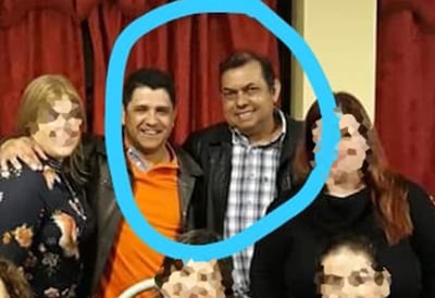 Geraldino Cazal (camisa a cuadros), juez investigado por coima, aparece abrazado en una foto con su colega Óscar Cardozo.