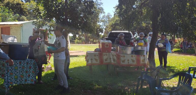 Aspecto de la olla popular realizada en la villa San Pedro.