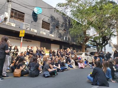 Protesta frente al Sanatorio Migone, por el caso de negligencia médica.