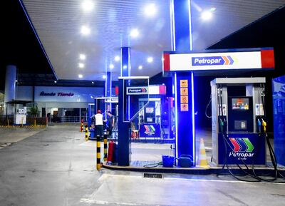 Los asaltantes redujeron a los empleados de la estación de servicios y luego los obligó a entregar la recaudación.