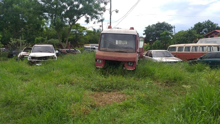 Chatarra en la Municipalidad de Luque.