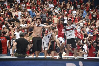 Los hinchas de Colón se vinieron en gran número para apoyar a su equipo en la final de la Sudamericana.