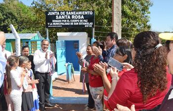el-sistema-de-distribucion-de-agua-potable-fue-inaugurado-por-los-vecinos-y-autoridades-locales--204044000000-1755096.jpg