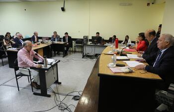 Walter Bower declarando ante el Tribunal, durante el juicio en su contra por presunta tortura a policías.