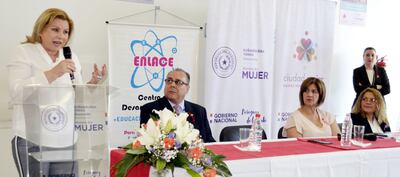 La ministra de la mujer, Nilda Romero Santa Cruz, instó a las mujeres a denunciar los casos de violencia.