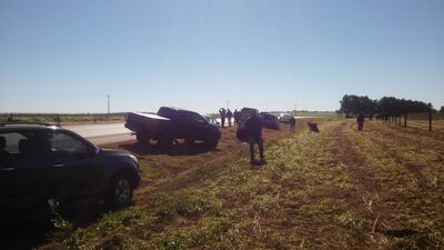 Los invasores se instalaron a un costado de la  propiedad.