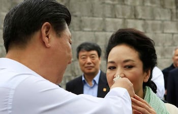 la-historia-de-amor-entre-xi-jinping-y-peng-liyuan-fenomeno-viral-115147000000-1159804.jpg
