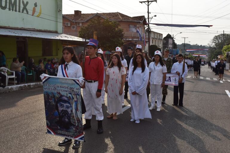 El desfile se inició luego del  acto  cultural.