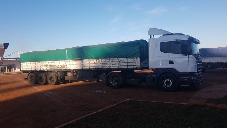 El camión de gran porte que conduce, Omar Jacquet, hace más de 7 años y con el cual ya viajó a varios países de la región, según afirma.