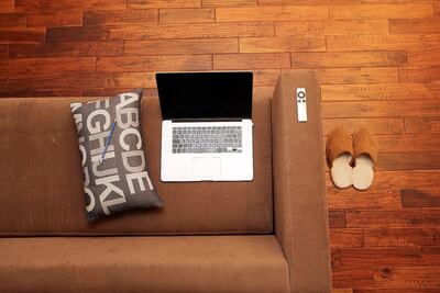 Quedarse en casa y trabajar en la actitud positiva ayudarán a sobrellevar el tiempo que dure la cuarentena.