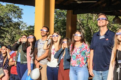 Los jóvenes y adultos participaron de dos jóvenes de charlas y talleres ayudante el Mbyja Guaraní Camp.