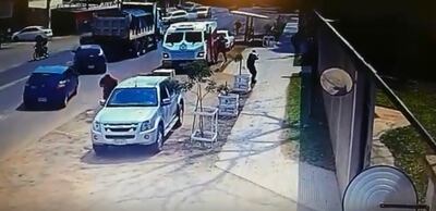 Cámara de seguridad captó el momento del asalto.