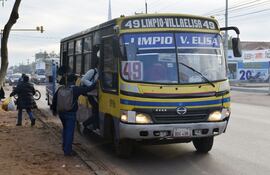 los-omnibus-de-la-linea-49-tienen-buena-frecuencia-segun-pasajeros-sin-embargo-son-dificiles-de-abordar-en-horas-pico-se-llenan-de-pasajeros-en-195410000000-1093704.jpg