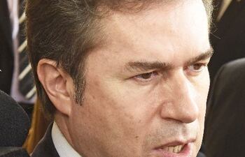 luis-castiglioni-ministro-de-relaciones-exteriores-defendio-el-acuerdo-sobre-la-hidrovia-con-los-ee-uu--00047000000-1756564.jpg