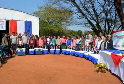 Integrantes del Comité de Mujeres San Roque junto a los impulsores del programa Cadenas de Valor Inclusivas.