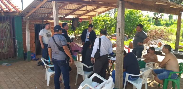 La mujer detenida admitió el plan de realizar un atraco y además admitió otro asalto anterior.