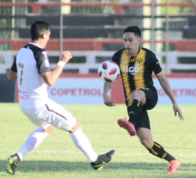 General Díaz recibe al Indio en su casa.